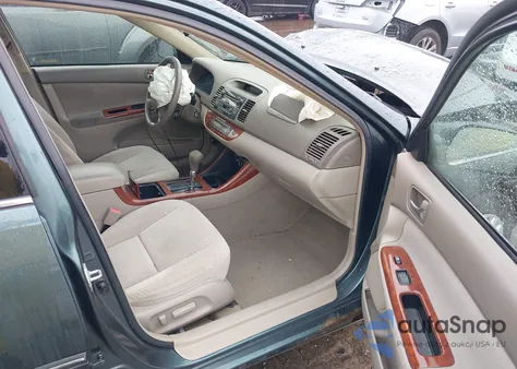 2003 Toyota Camry Xle z USA, uszkodzony, nr VIN 4T1BE32K43U781009